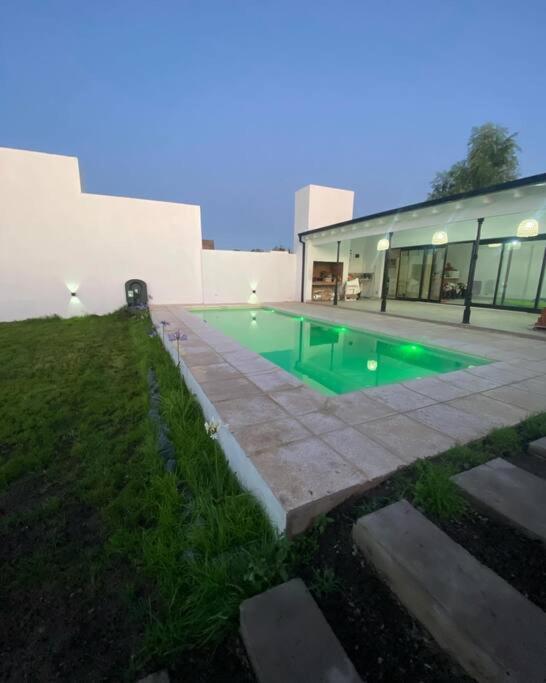 Casa Mercedes, Casa Privada A Estrenar Alquiler Todo El Ano, Con Pileta Climatizada Solar De Noviembre A Marzo *